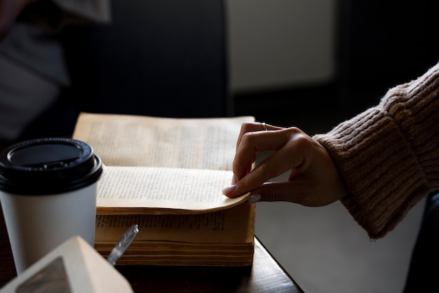 、为什么说旅游使人们产生了“空间距离”和“时间距离“,其依据是什么-